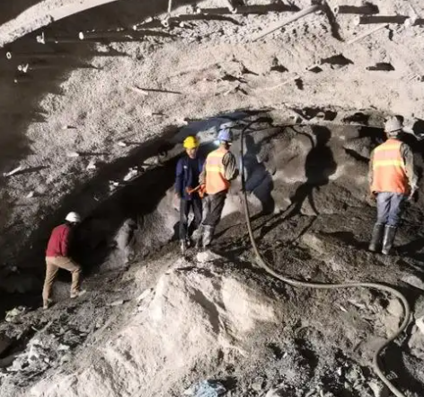 杏花岭拱顶带模注浆料的施工流程及注意事项